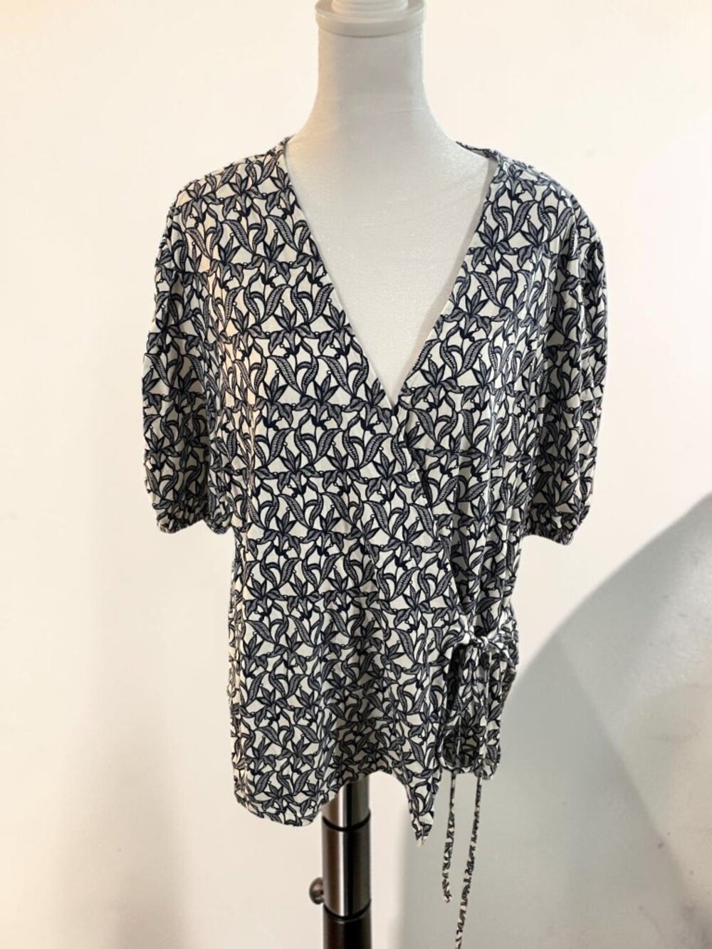 Charter Club V-Neck Faux Size Tie Wrap, Short Sleeved Navy and White Size XXL